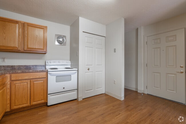 2BR, 1BA - 768SF - Kitchen