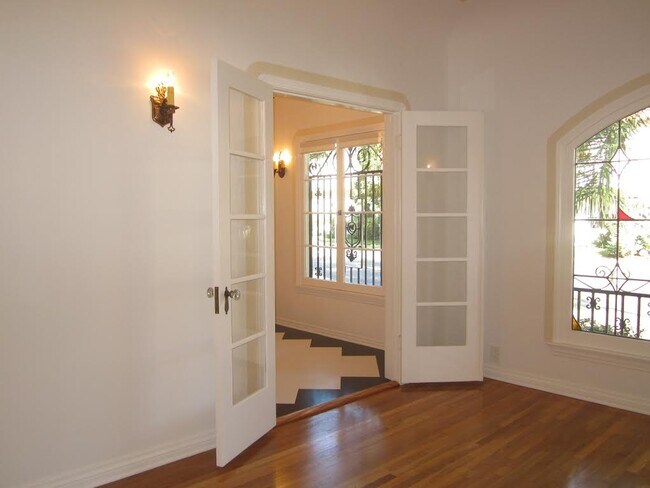 Photo - 325 S Cochran Ave