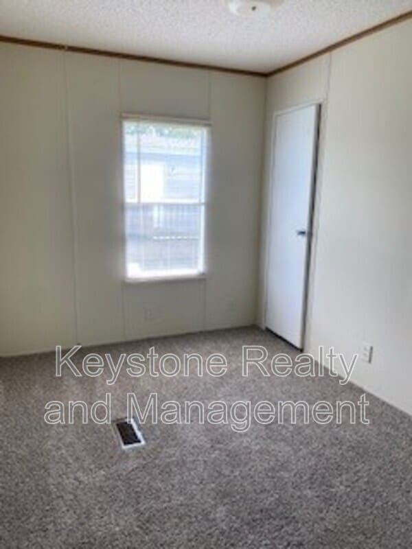 Photo - 810 Monroe Ln
