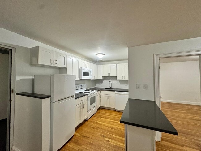 Building Photo - 131 Summer St Unit 37