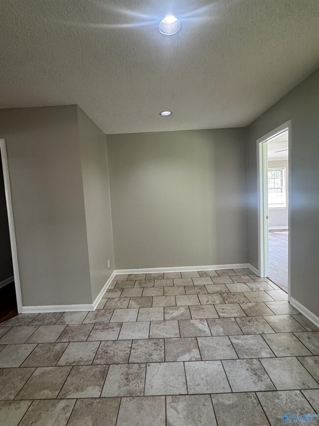 Photo - 200 Curtis Cir SE