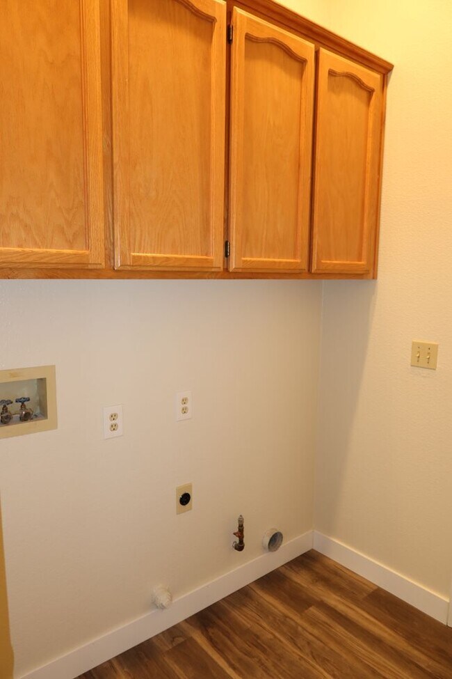 3 Bedroom, 2 Bath Home in Elk Grove Rental House Rental in Elk Grove