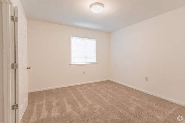3BR,1BA,-1250SF,Garden