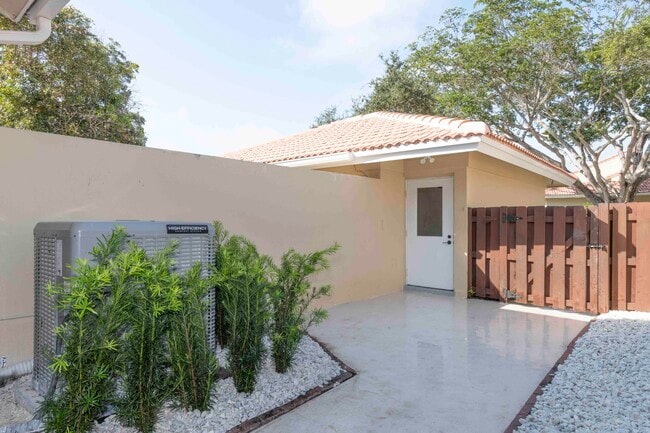 Photo - 257 Old Meadow Way