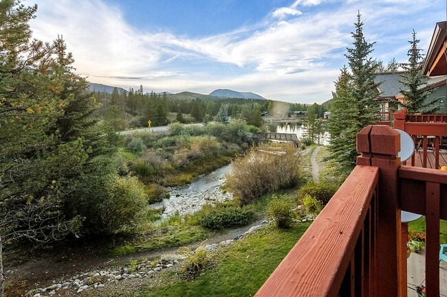 Building Photo - Move In Special! Furnished! Updated 3bed/3...