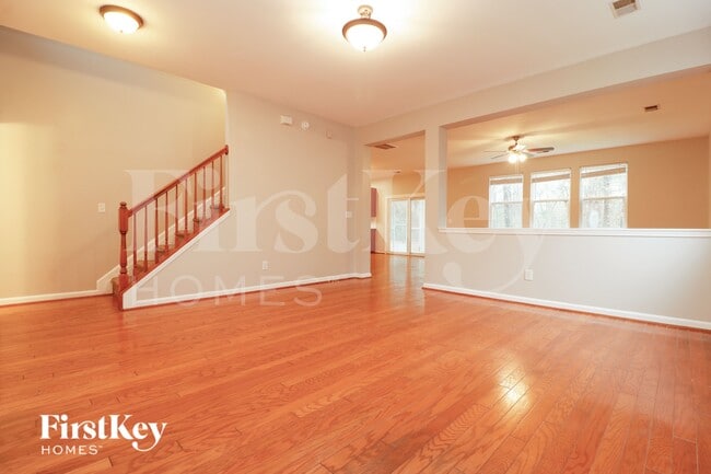 Photo - 140 Graduate Ln