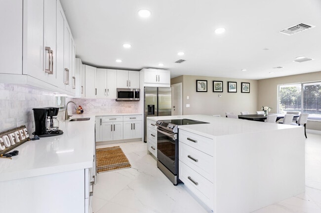 Photo - 5200 Club Rd