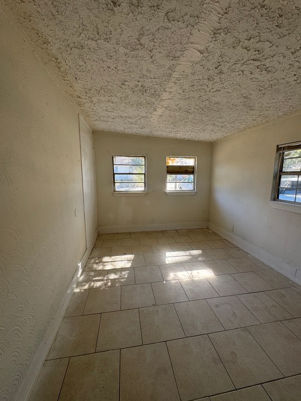 Photo - 1637 E 15th St