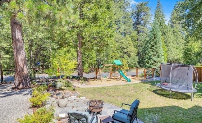 Photo - 22689 Cedar Pines Ave