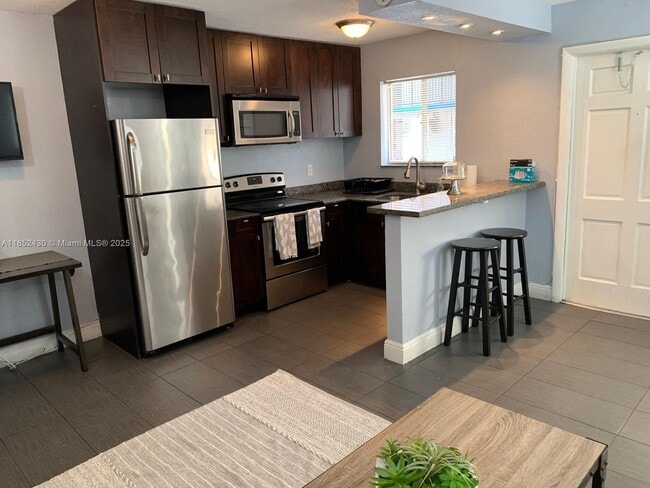 Building Photo - 37 SW 14th St Unit 18 Rental