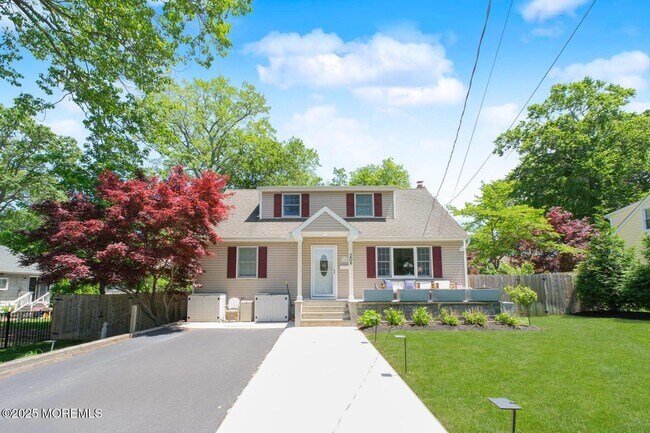 Photo - 209 Woodcrest Rd