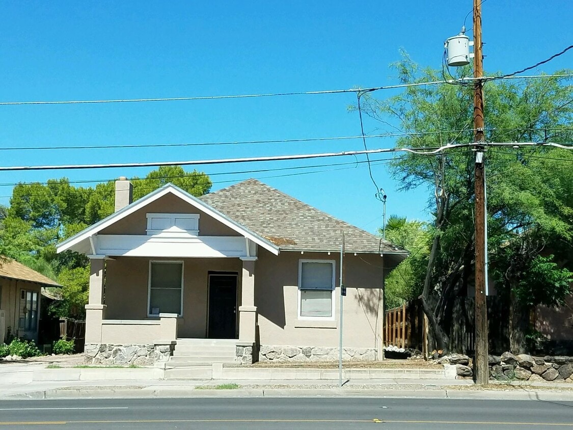 Euclid Ave - A 4 bedroom 2 bathroom Histor... - Euclid Ave - A 4 bedroom 2 bathroom Histor...