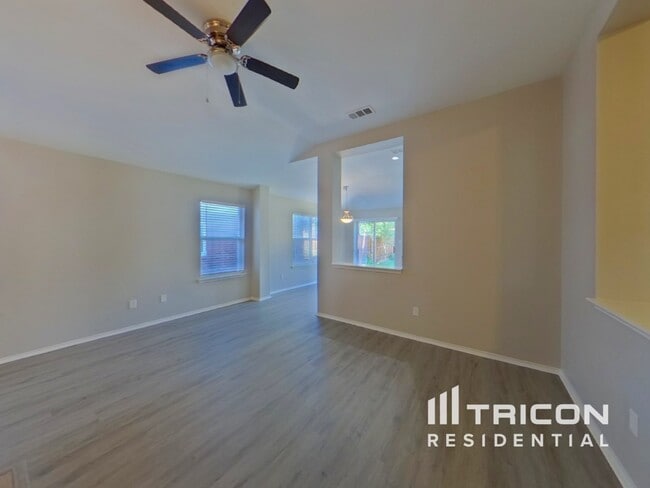 Photo - 1005 Charlotte Dr