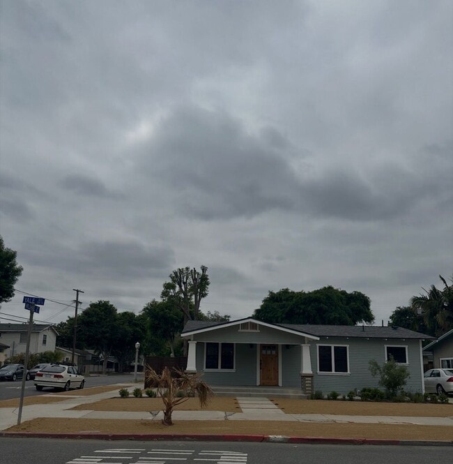 Photo - Craftsman Charmer 2 Bedroom 1 1/2 bath (Back yard not included)