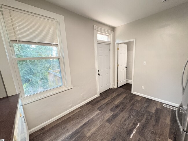 Photo - 2000 Kraft St