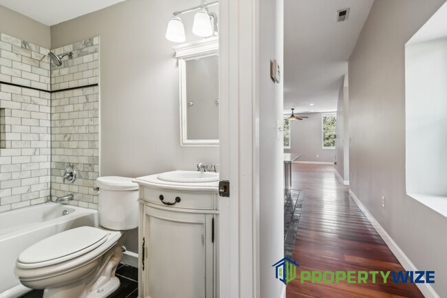 Photo - 1527 Light St