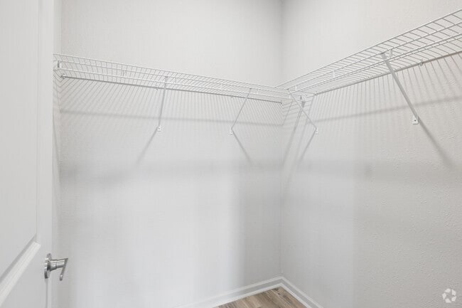 2BR, 2BA - 950SF - Primary Closet