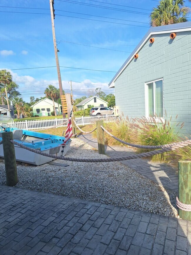 Photo - NSB FURNISHED EFFICIENCY UNIT-ALL UTILITIES INCLUDED INCLUDING WI-FI!