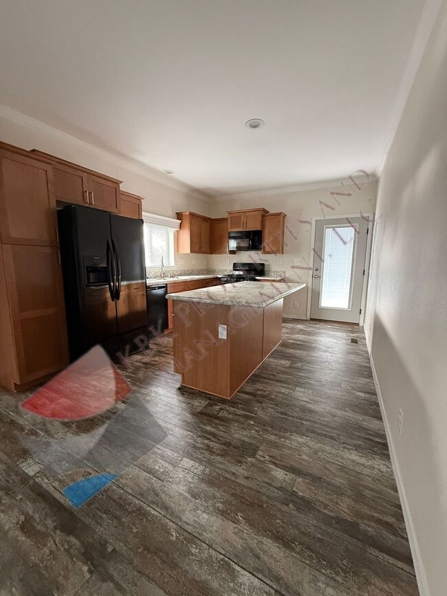 1710 W 7th St