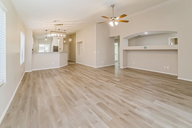 Photo - 15337 W Lundberg St