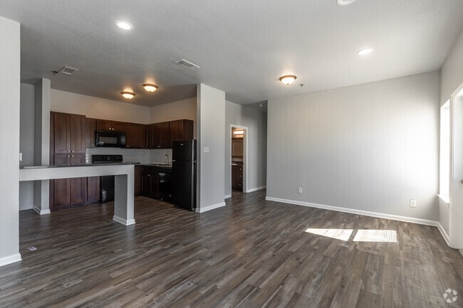 2BR, 2BA - 983SF - Living Room