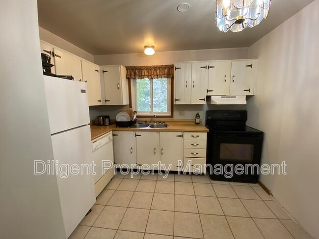 Photo - 1556 Redwood Dr