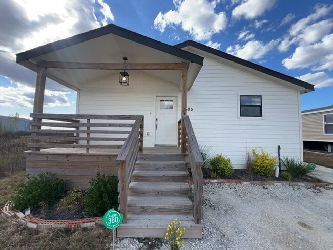 Building Photo - 695 Rd 5707