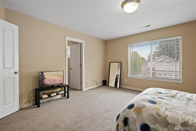 Photo - Beautiful 3BD Home Near Vancouver Mall! Open Floor Plan & Fenced Yard!