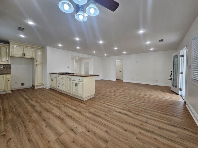 Photo - 3-bedroom, 2-bathroom home located in the vibrant city of Long Beach