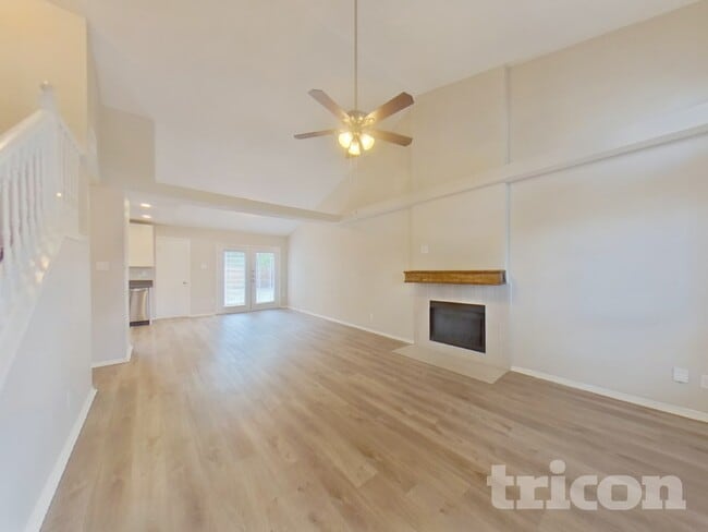 Photo - 837 Globe Ave