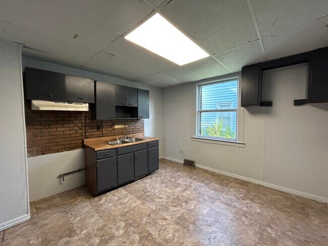 Photo - 907.5 Jewell-