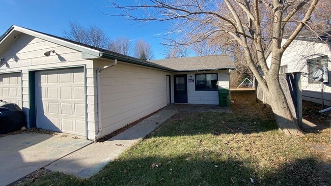 Building Photo - Delaware Duplex 805-807 Unit 805 Delaware