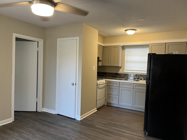 Faulkner Court Apartments - Faulkner Court Apartments