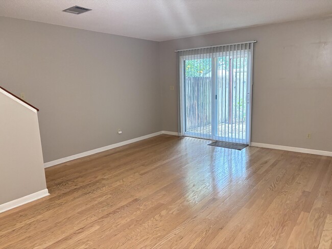 Photo - 345 Woodham Ct