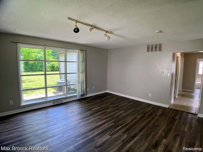 Photo - 22120 Condon St