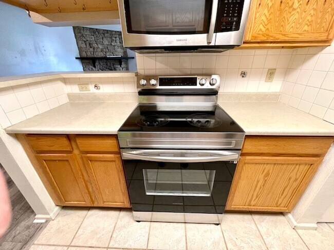 Photo - 2-Bedroom in Woodside Condos Unit 8555 Fairmount Dr. #E203