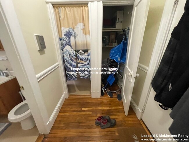 Photo - 255 Kelton St