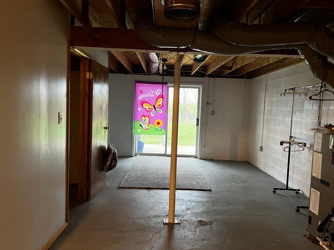 Walk out basement - 622 Colonial View Rd