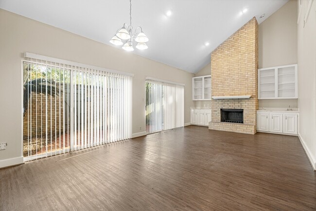 Photo - 304 E Adoue St