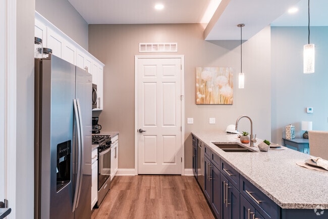 2BR, 2BA - 1015SF - Kitchen