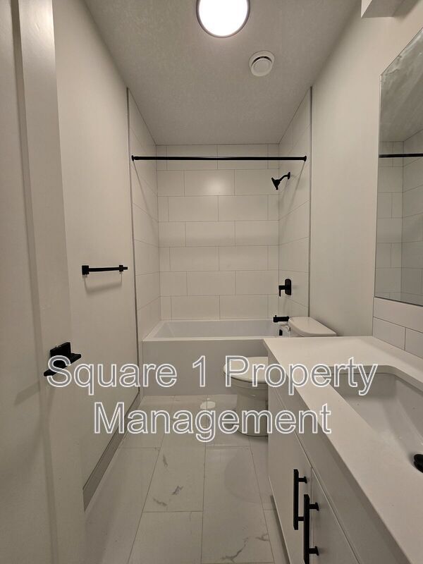 Photo - 10625-10122 122 St NW