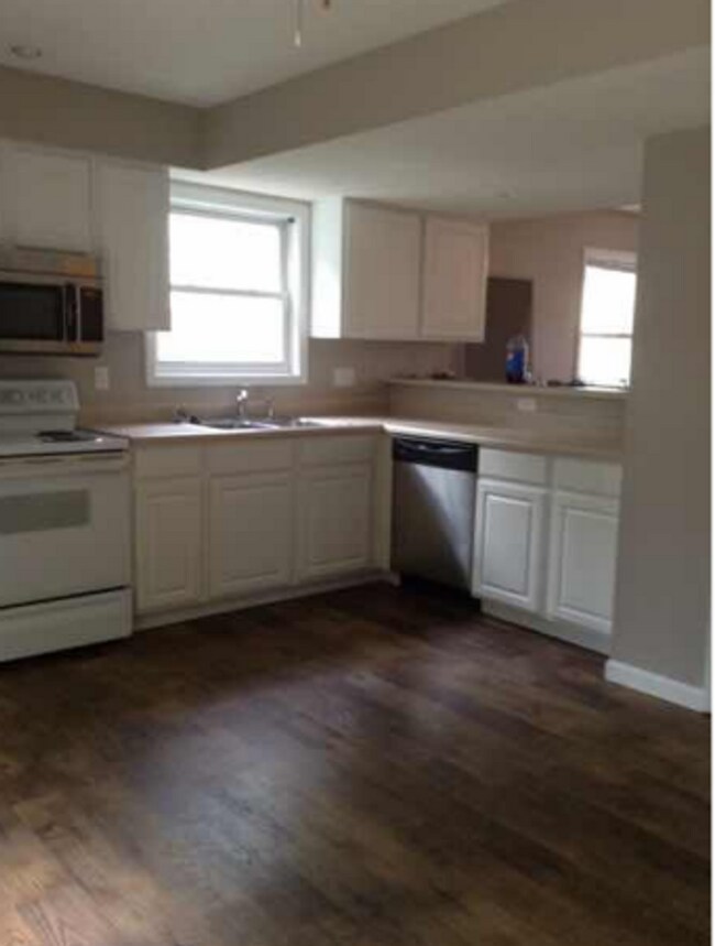 3351 S Oaklawn Cir