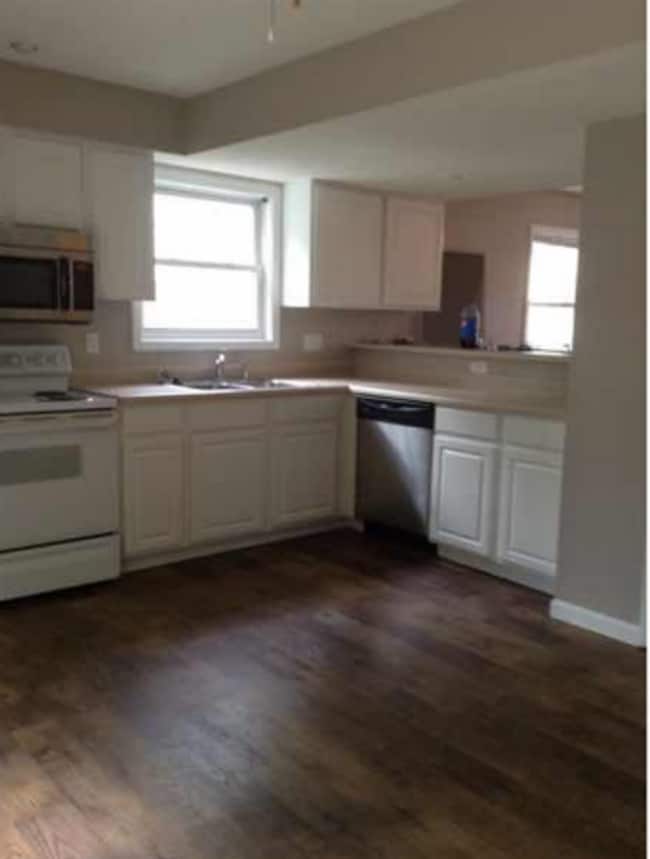 Photo - 3 bedroom, 2.5 bath Townhome *ASK US ABOUT...