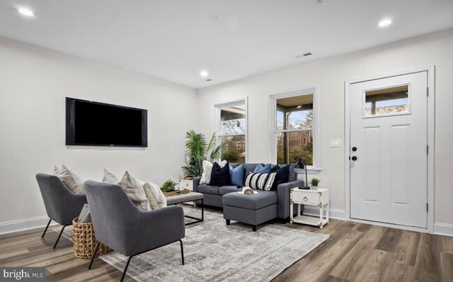 Photo - 54 Burkshire Rd Townhome