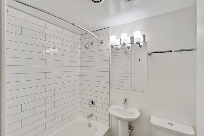 Photo - 1224 Balmoral Road
