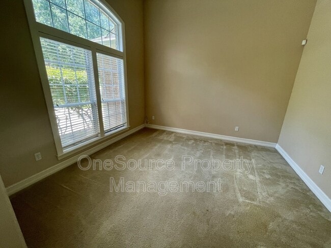 Photo - 979 Watersview Dr