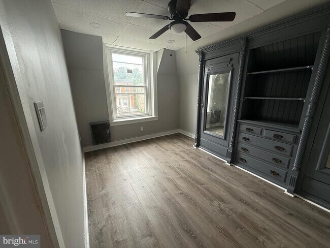 Photo - 2213 W Tioga St Unit 3A
