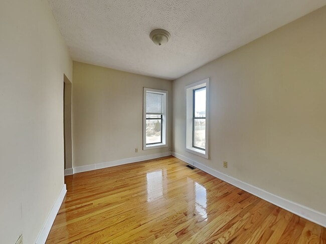 Photo - 1393 Indianola Ave