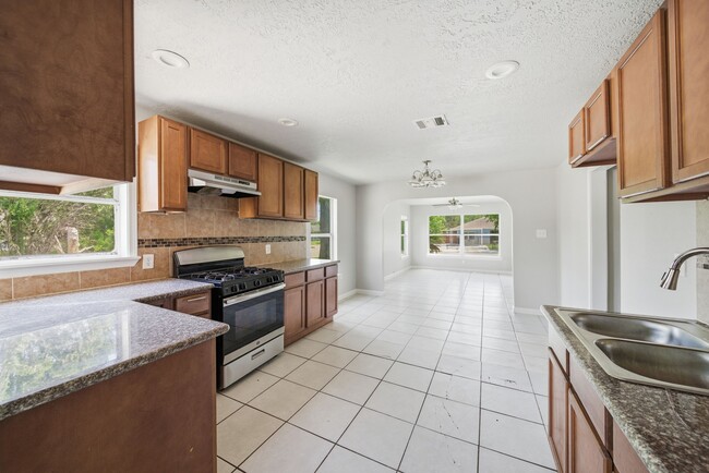 Photo - 1102 Johnson St