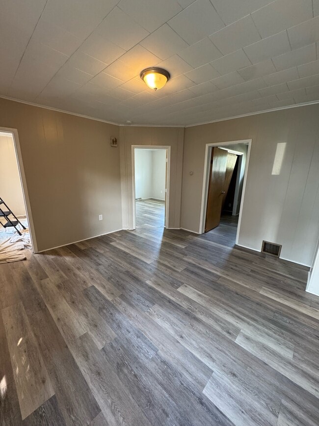 Building Photo - 144 Campbell Ave Rental